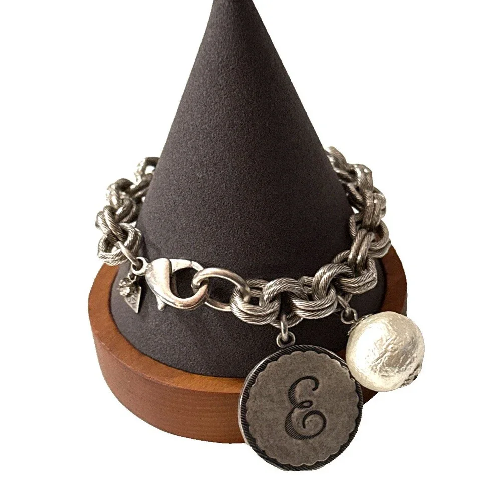 John Wind Sorority Gal Faux Cotton Pearl Monogram Bracelet Initial E Statement